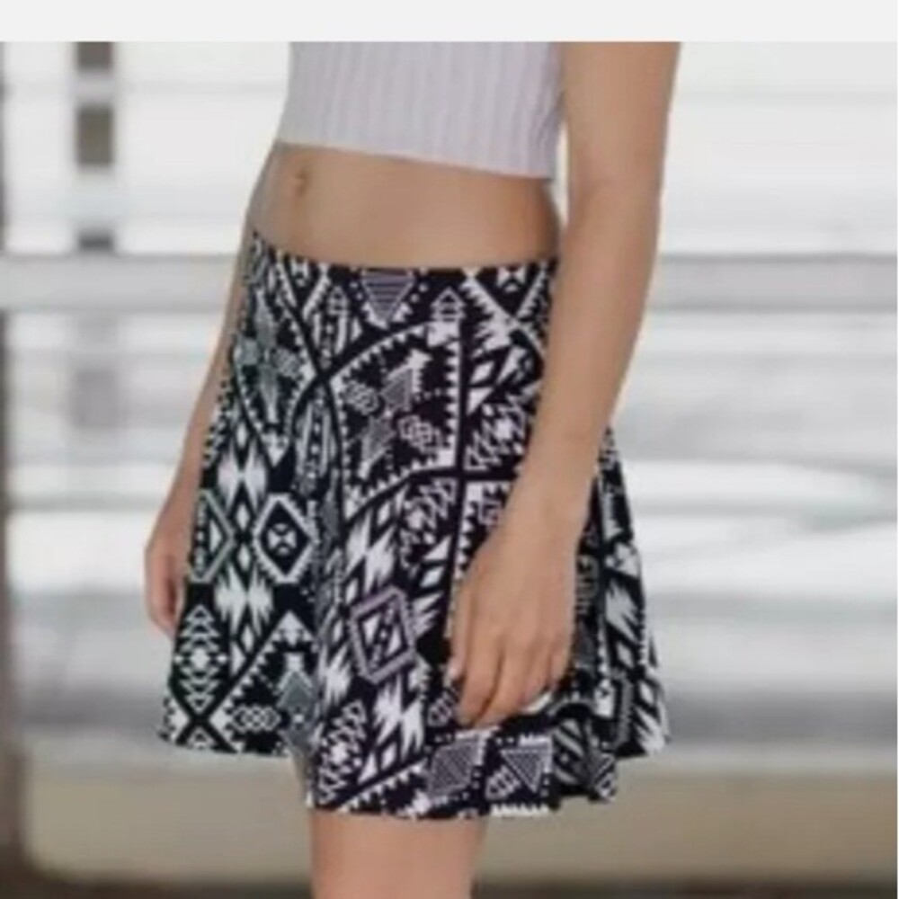 Victoria secret pink  black white tribal print mini skater skirt sm